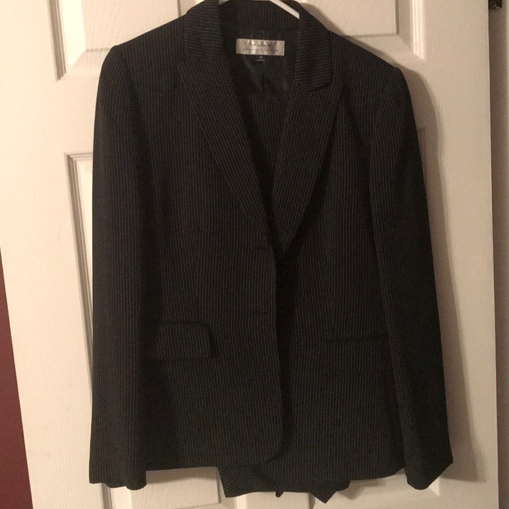 Tahari pant suit